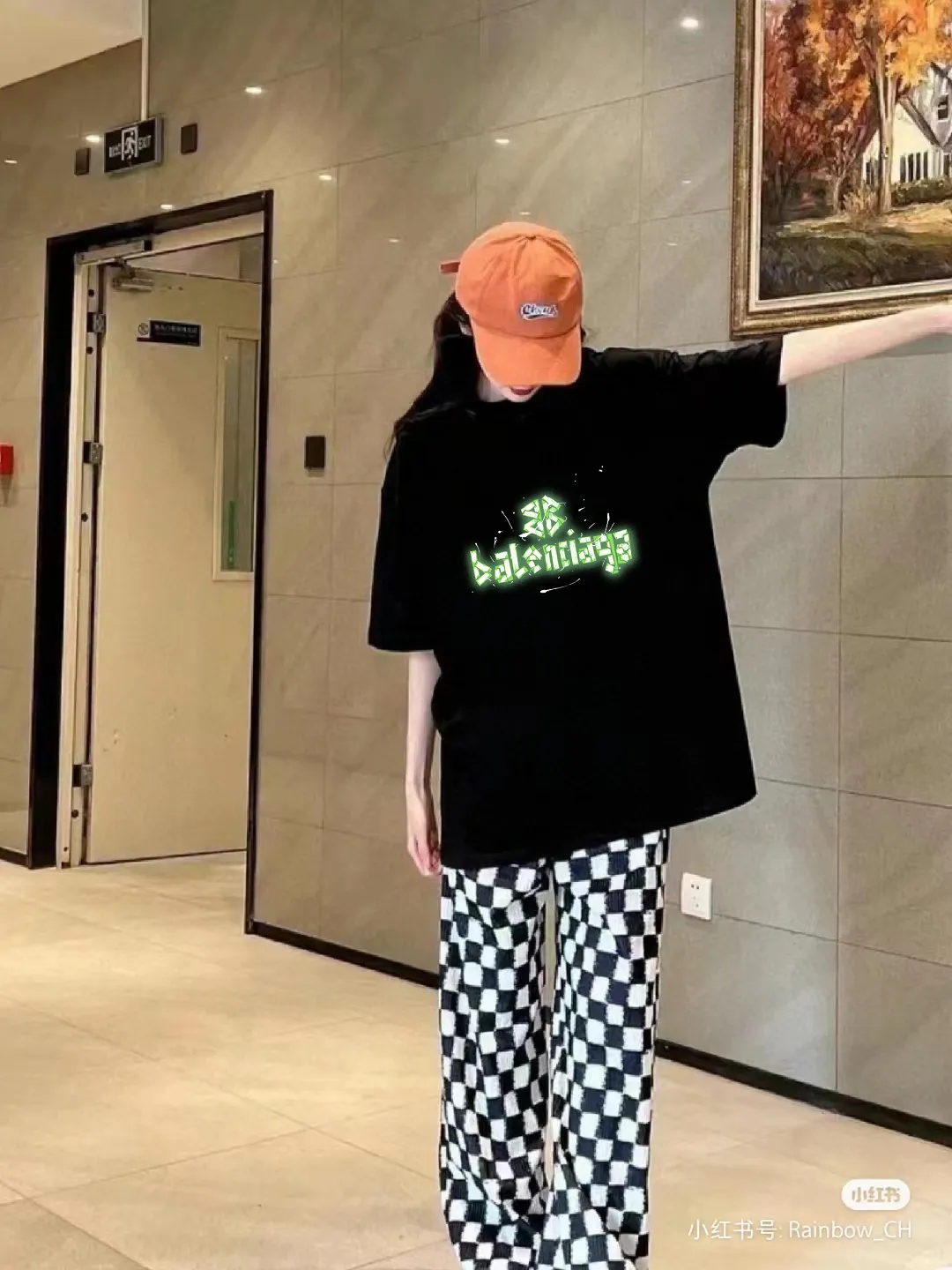 P80✨🔥 [BALENCIAGA] Paris lettering printed short-sleeved T-shirt. Custom-woven and dyed 26-count double yarn 300 grams of heavy fabric. Zero color difference in thread. Perfect details. Differentiate from the current version. Welcome to compare. Same Style for men and women. Must-sell model in the picture above. Color: White Black Size: 1 2 3 4